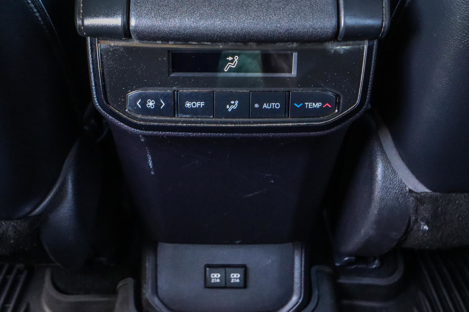 Used 2021 Toyota Highlander XLE image 35