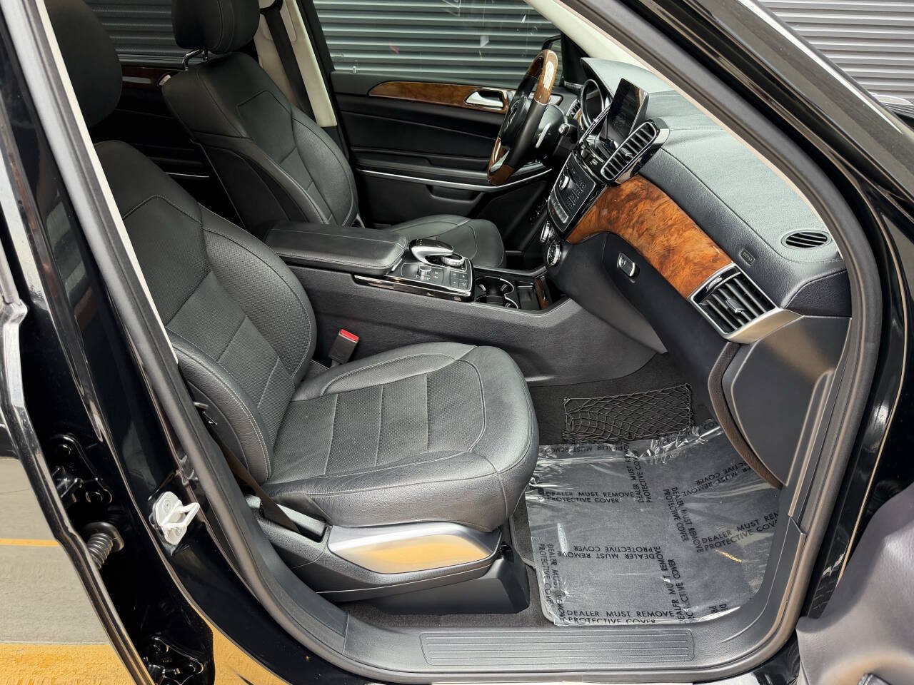 Used 2017 Mercedes-Benz GLS 550 4MATIC image 23