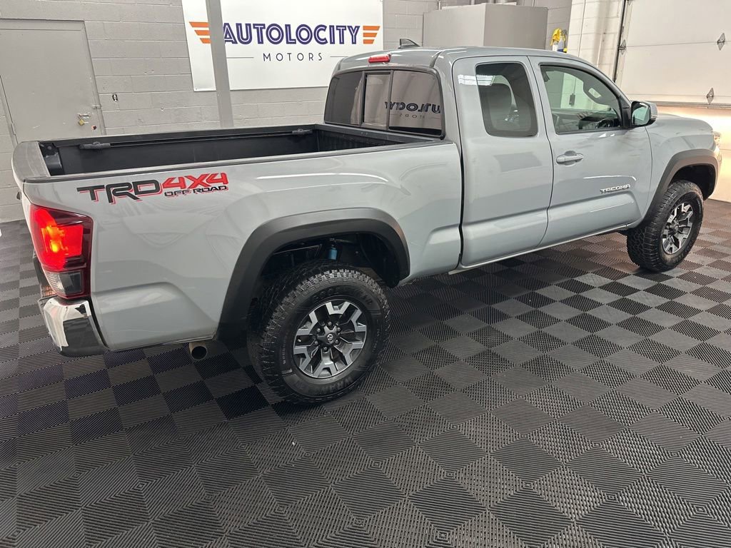 Used 2018 Toyota Tacoma SR5 AWD/4WD image 10