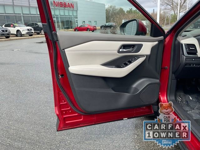 Used 2023 Nissan Rogue SV w/ SV Premium B Package image 11