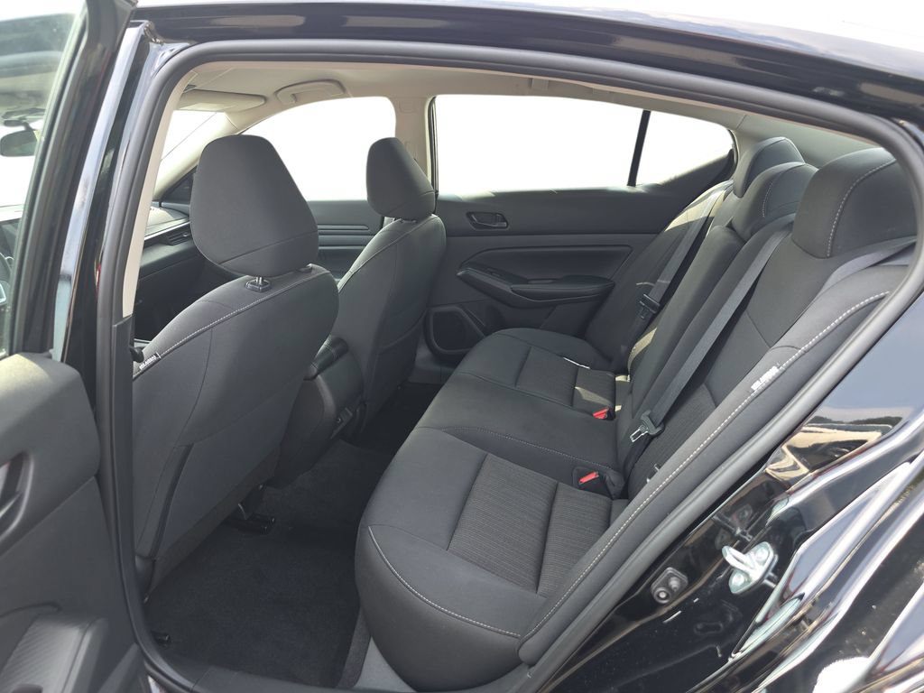 Used 2025 Nissan Altima 2.5 SV FWD image 14