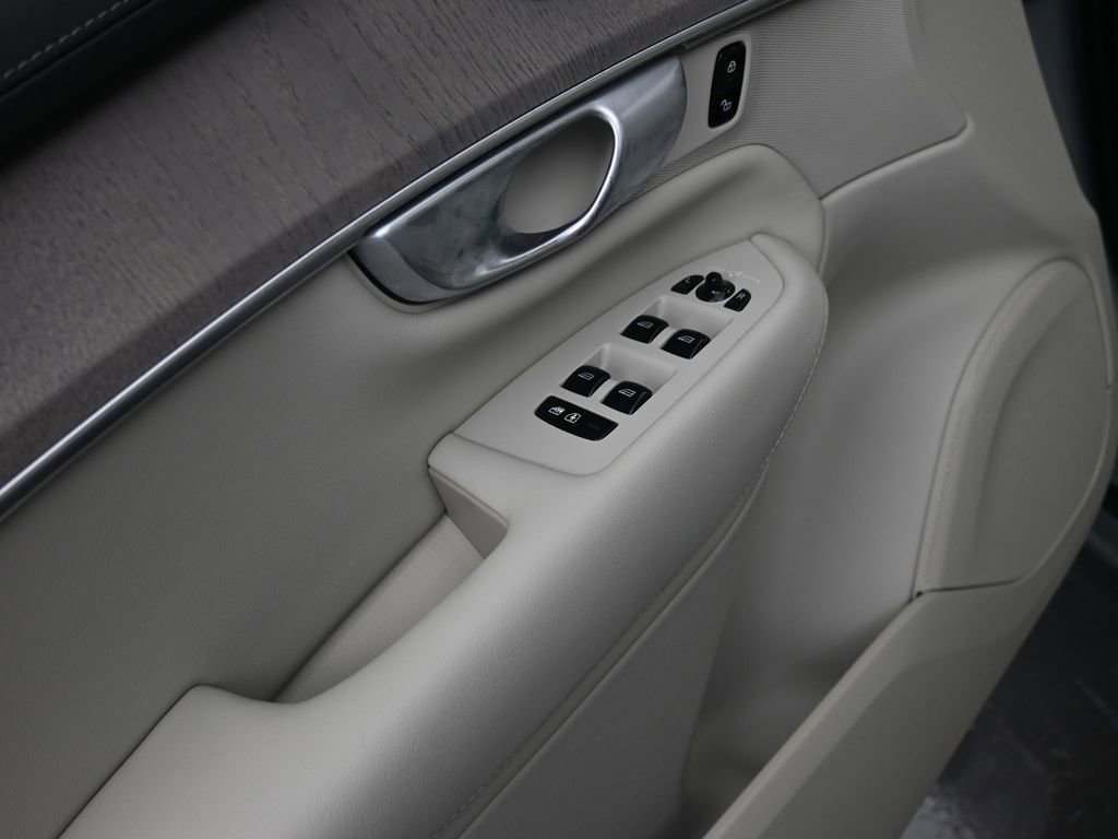 New 2026 Volvo XC90 B6 Ultra w/ Protection Package image 11