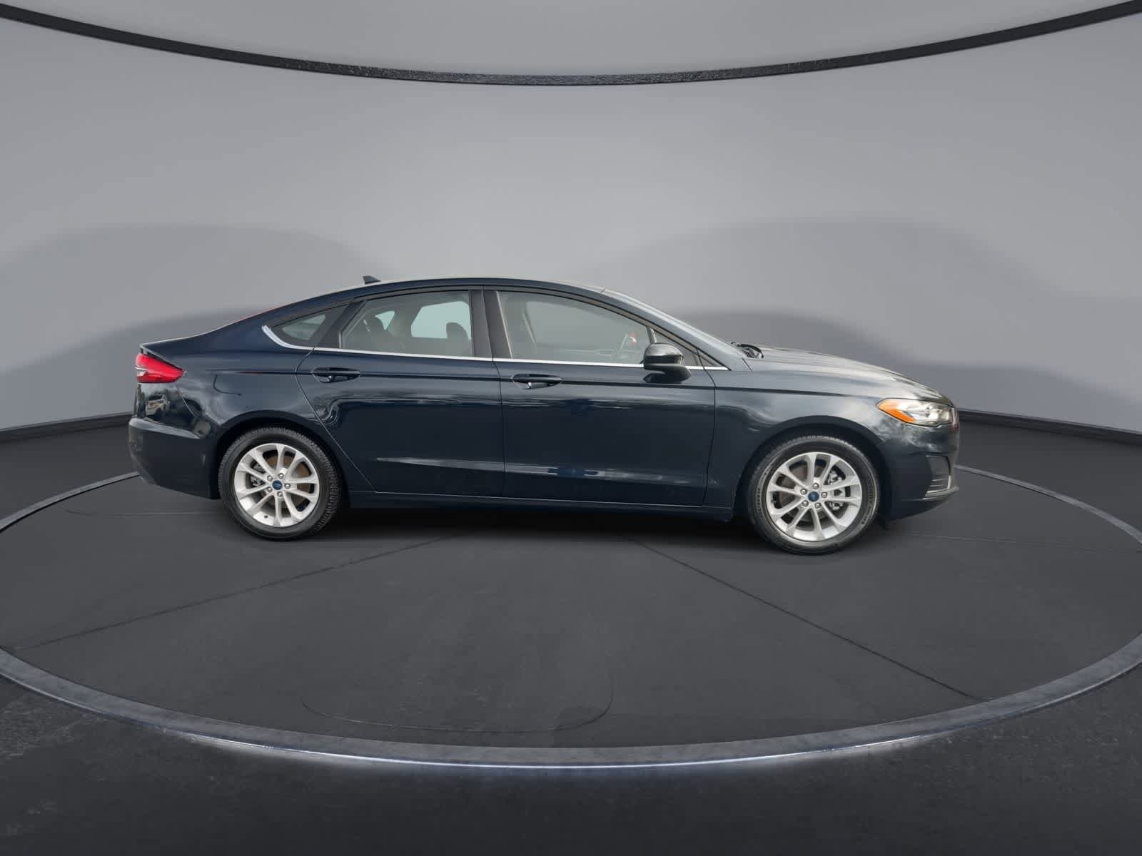 Used 2020 Ford Fusion SE FWD image 9