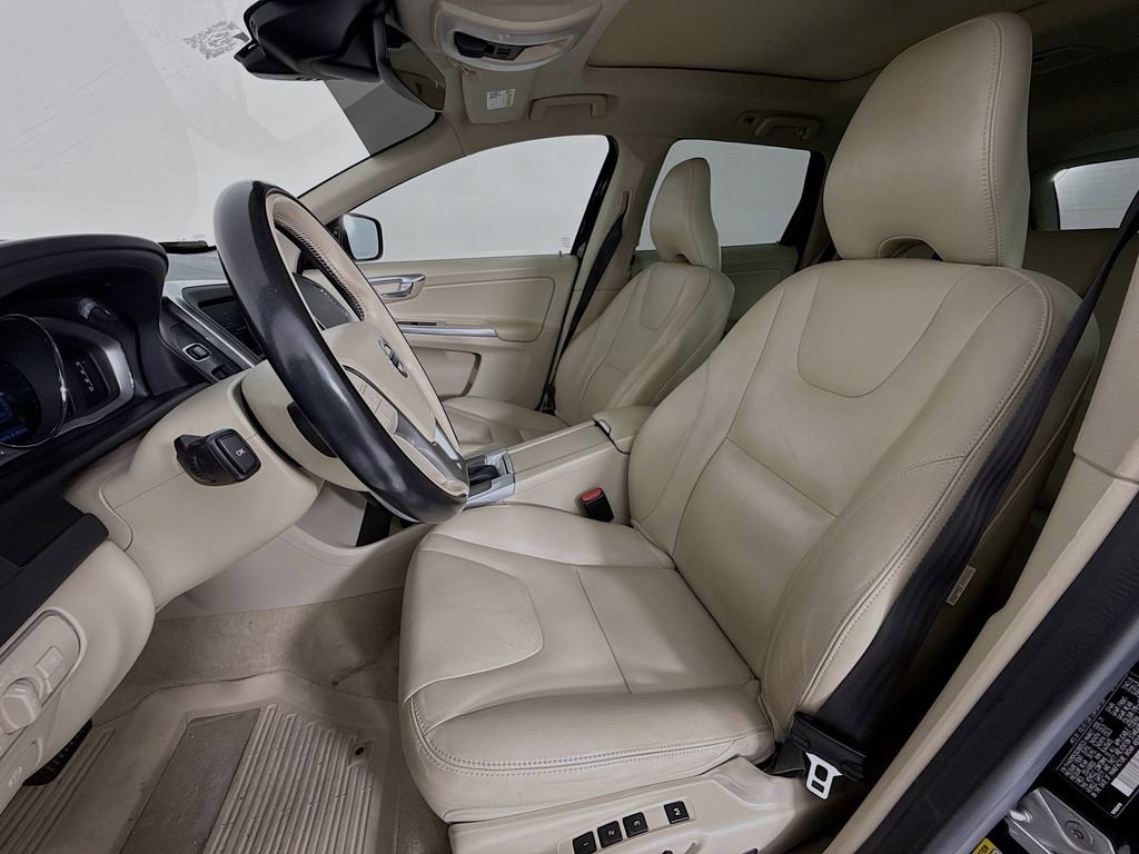 Used 2016 Volvo XC60 T5 Premier w/ Proximity Package FWD image 5