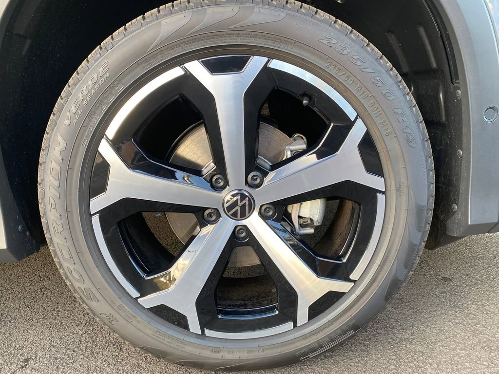 New 2025 Volkswagen Tiguan SE image 27