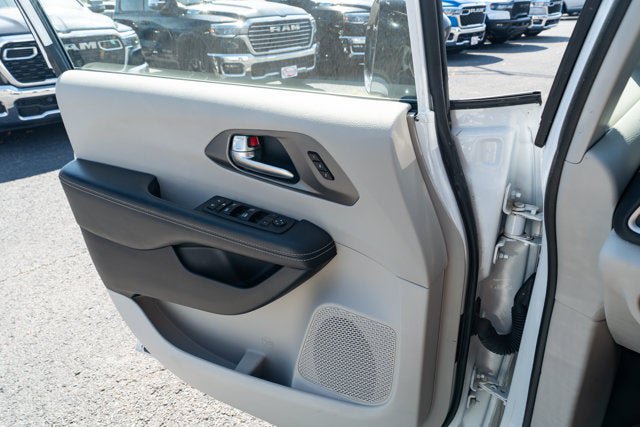 Used 2024 Chrysler Pacifica Touring-L FWD image 27