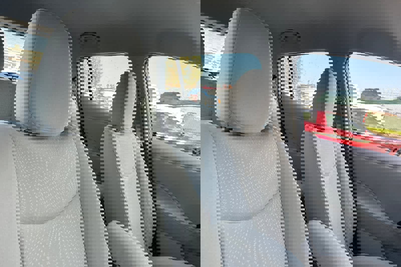 Used 2011 Nissan Leaf w/ Eco Design Pkg image 17