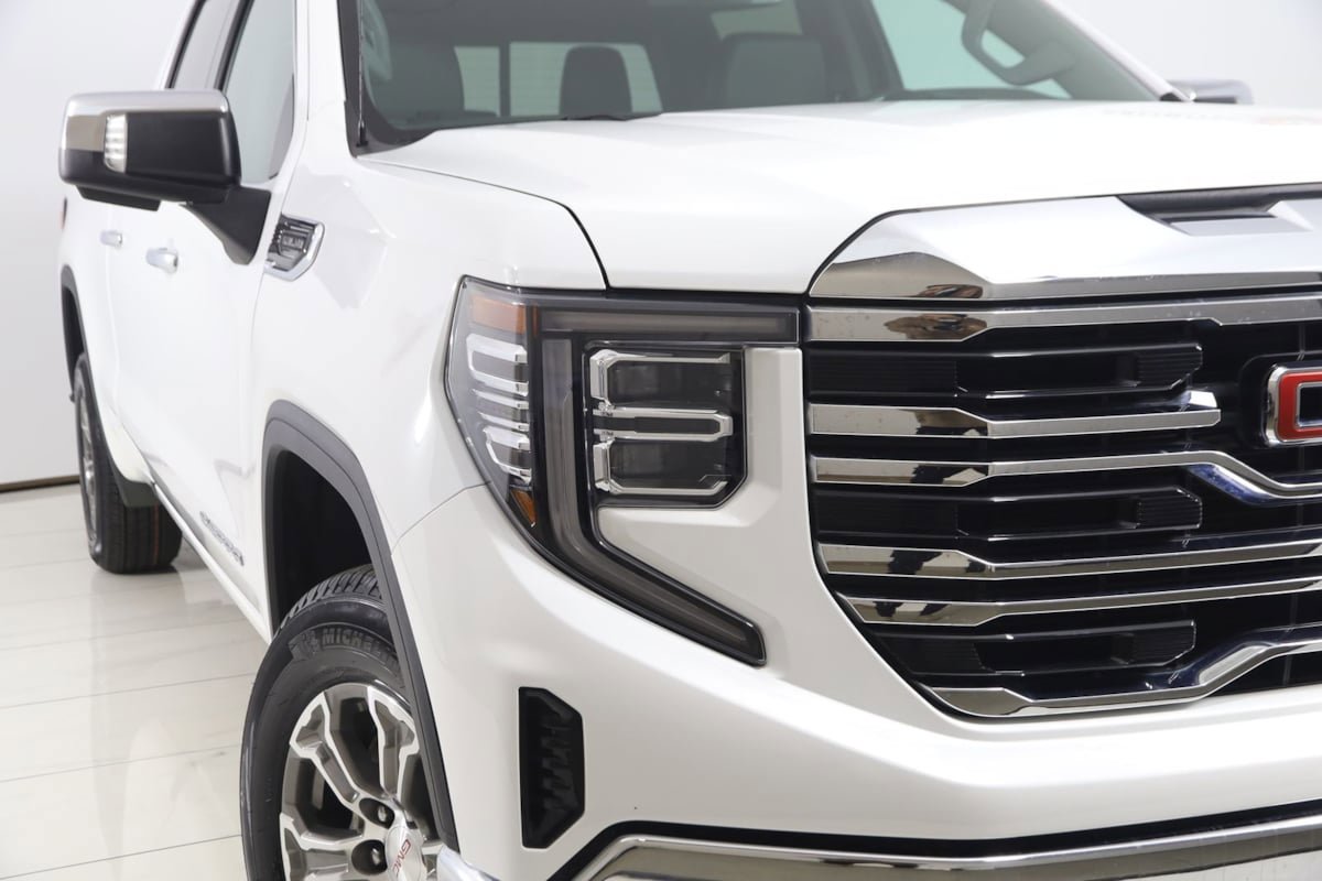 Used 2023 GMC Sierra 1500 SLT w/ SLT Convenience Package AWD/4WD image 18