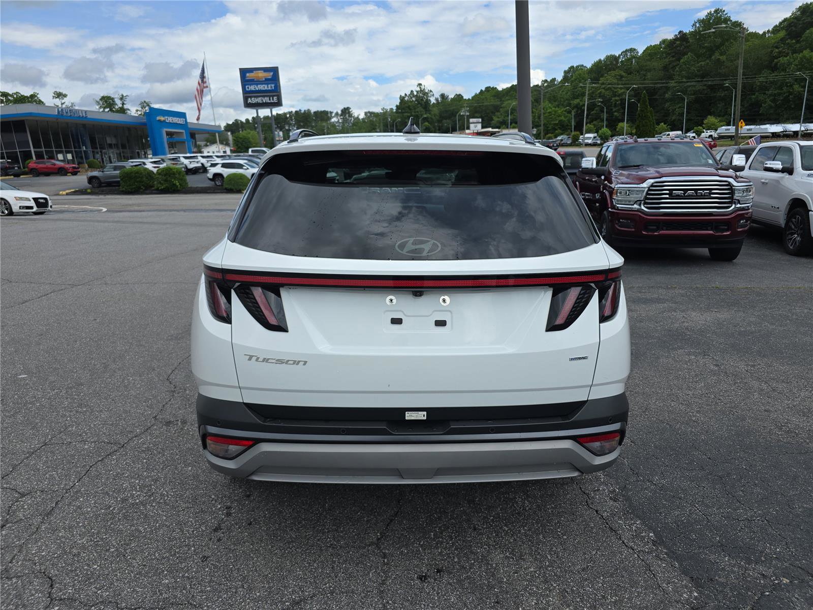 Used 2025 Hyundai Tucson Limited AWD/4WD image 4