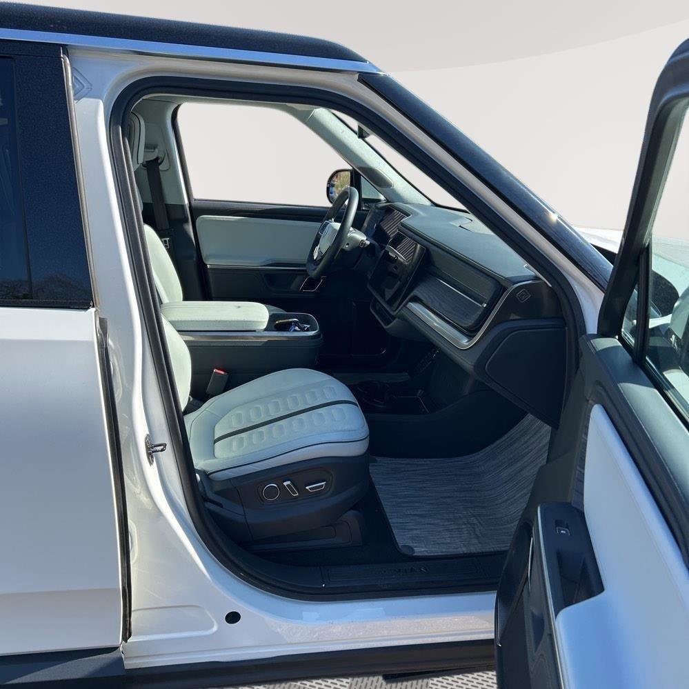 Used 2024 Rivian R1S Adventure image 20