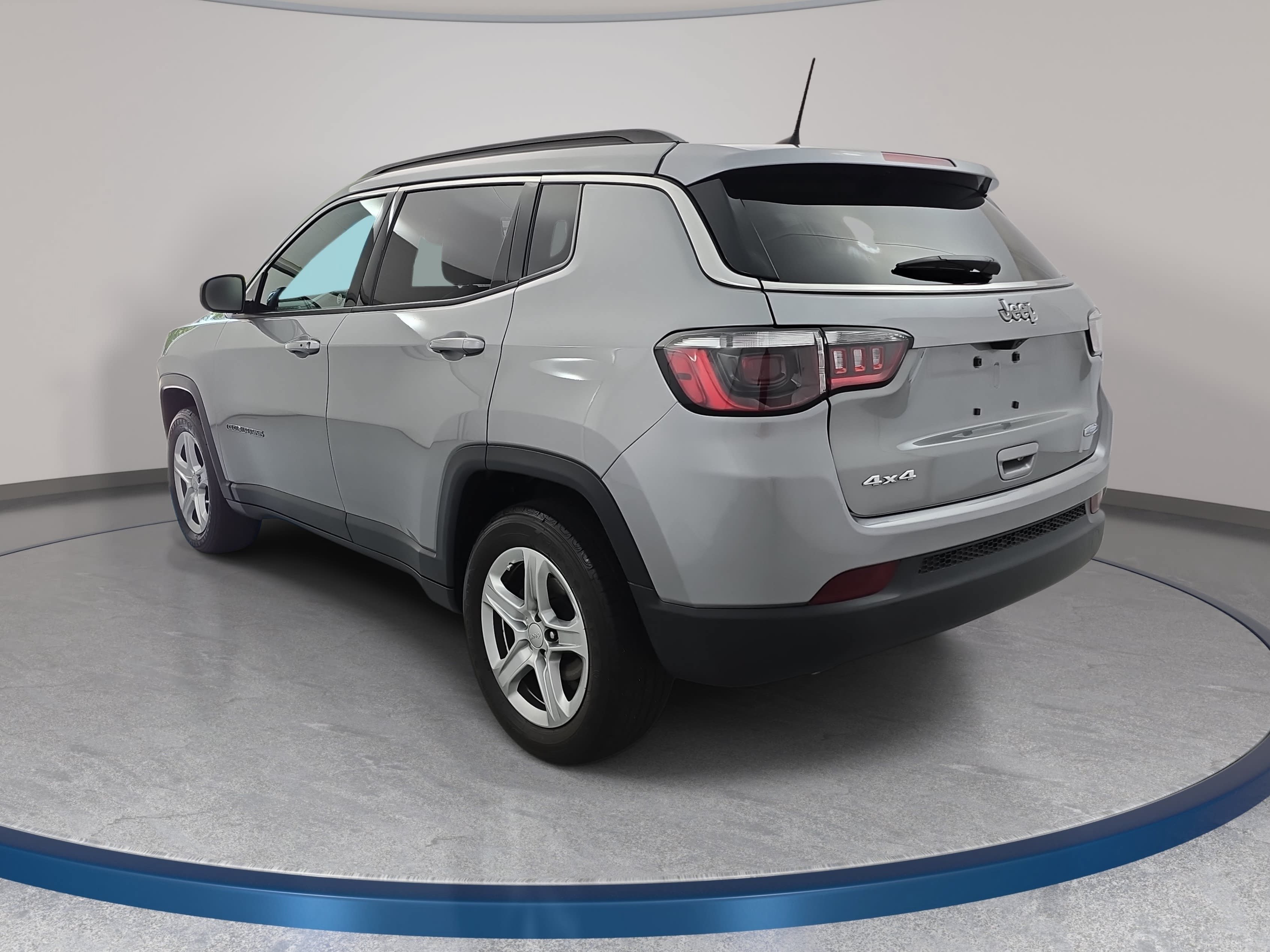 Used 2024 Jeep Compass Latitude w/ Convenience Group AWD/4WD image 7