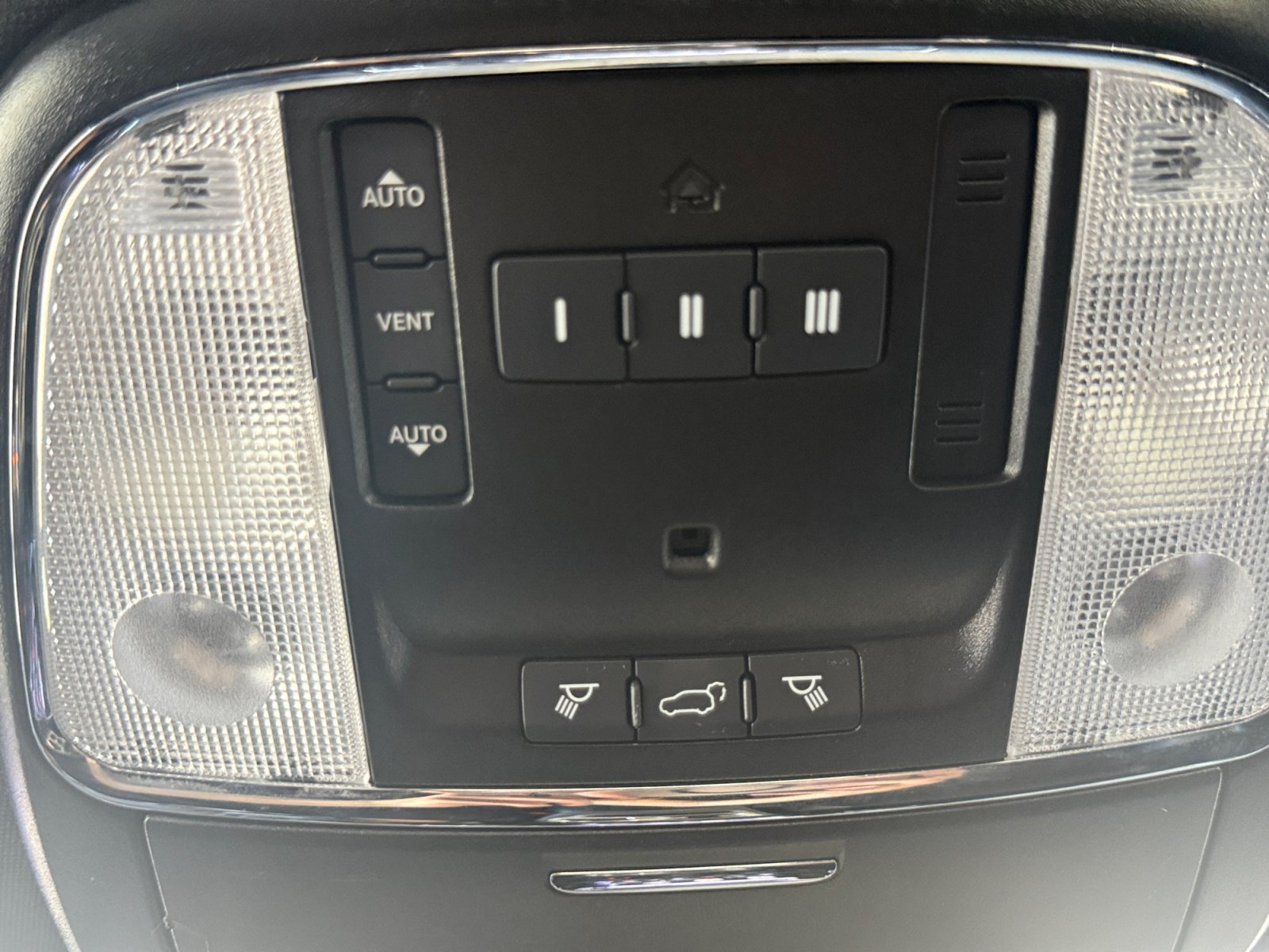 Used 2020 Jeep Grand Cherokee Altitude RWD image 18