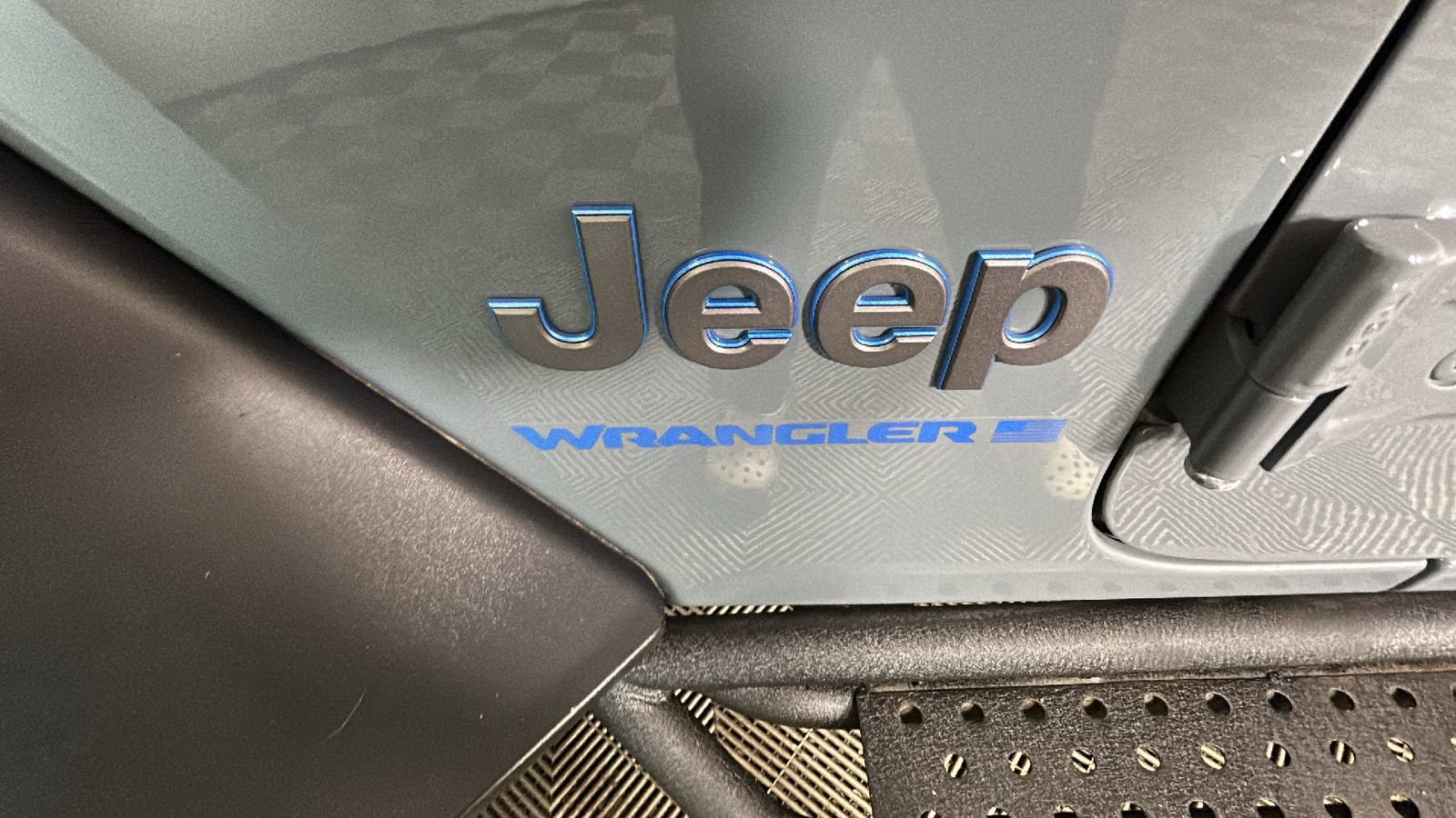 Used 2024 Jeep Wrangler Unlimited Rubicon 4xe w/ Capability Package AWD/4WD image 11