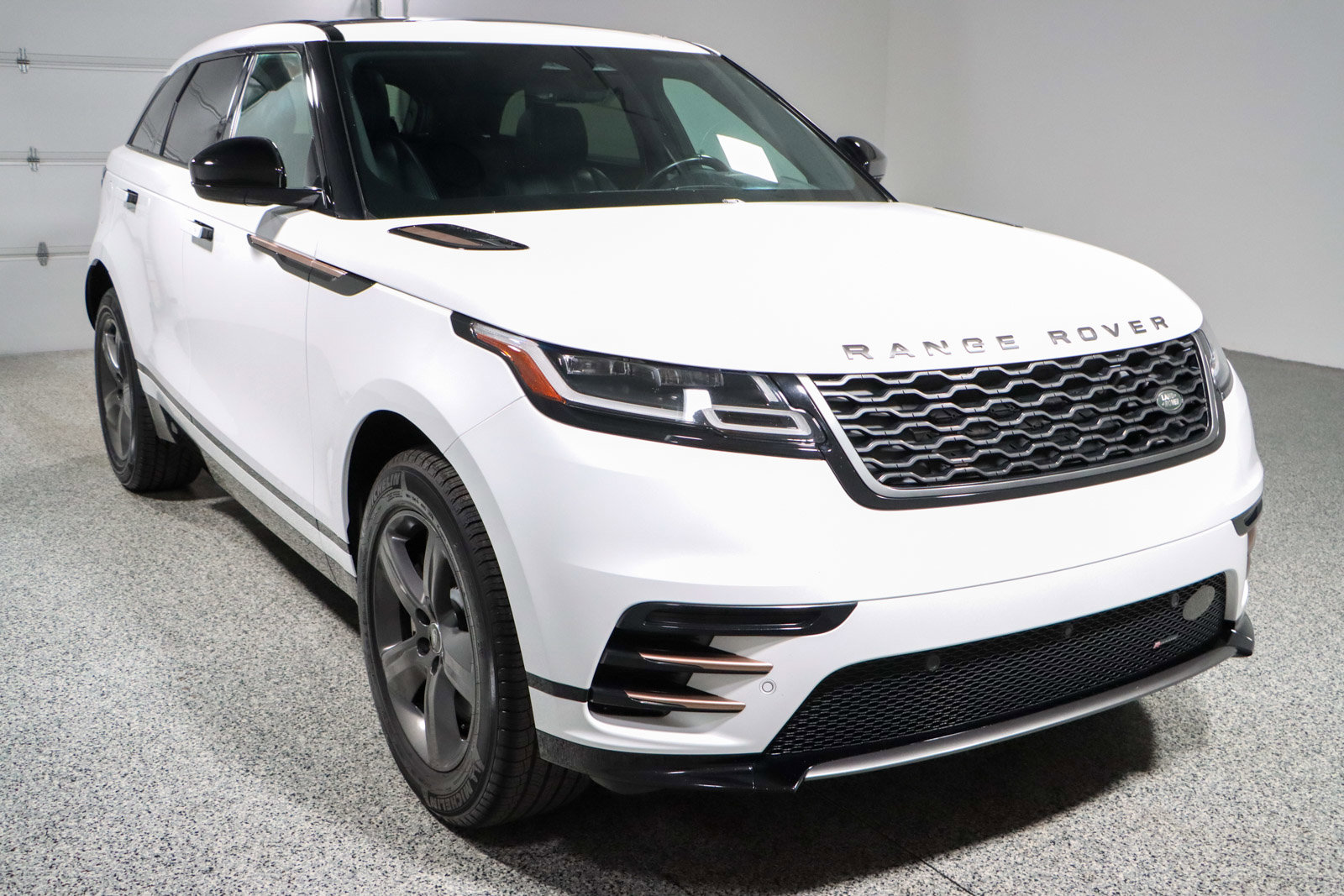 Used 2022 Land Rover Range Rover Velar R-Dynamic S image 5