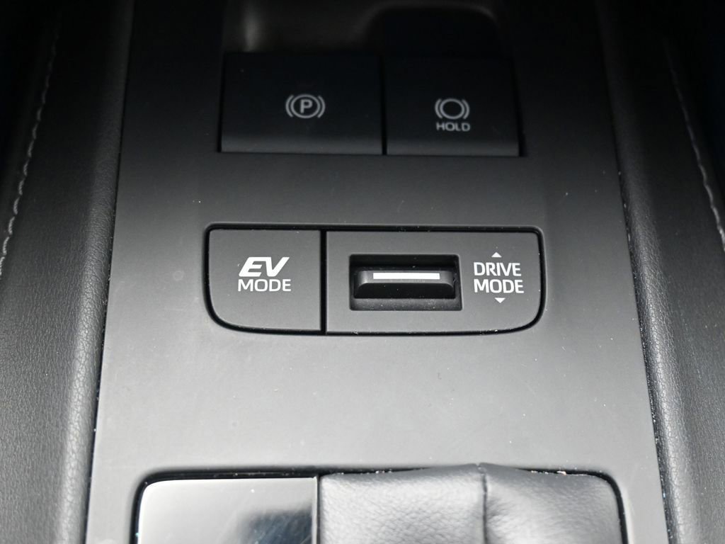 Certified 2024 Toyota Venza Nightshade image 28