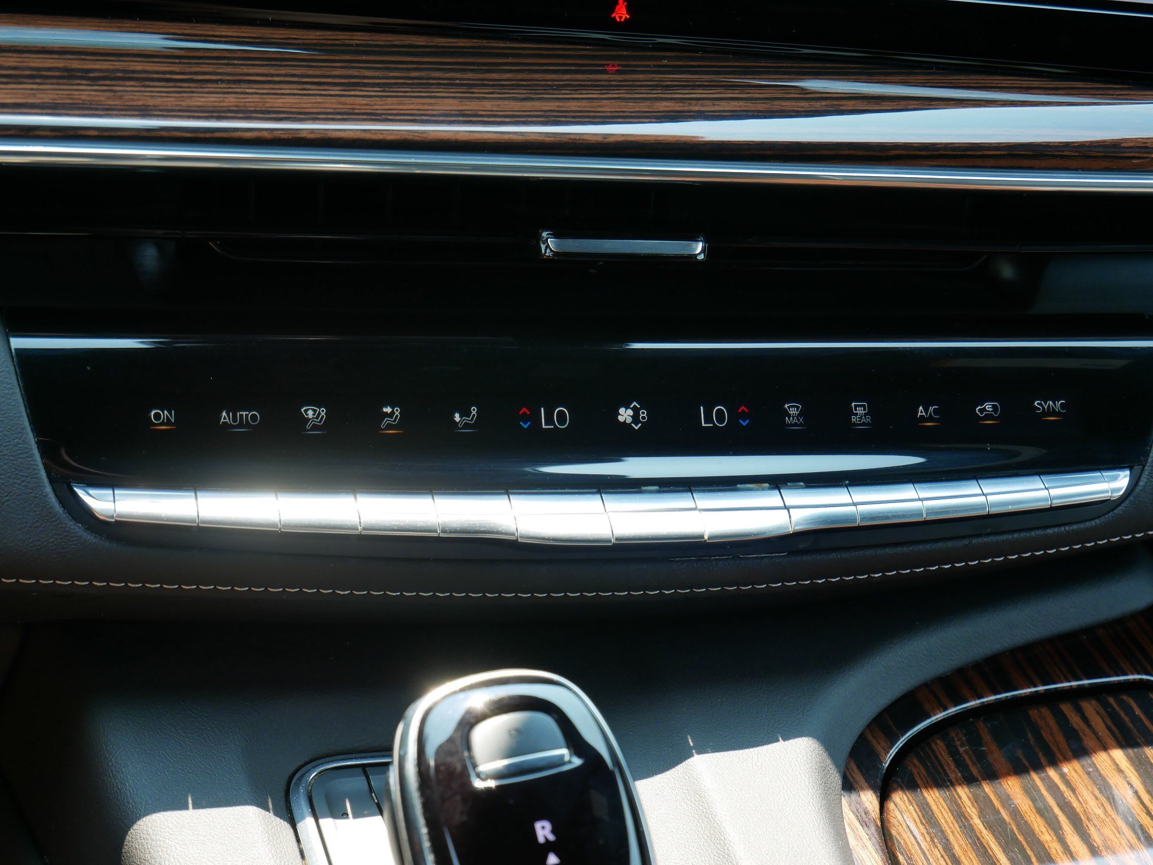 Certified 2023 Cadillac Escalade ESV Premium Luxury w/ Performance Package AWD/4WD image 21
