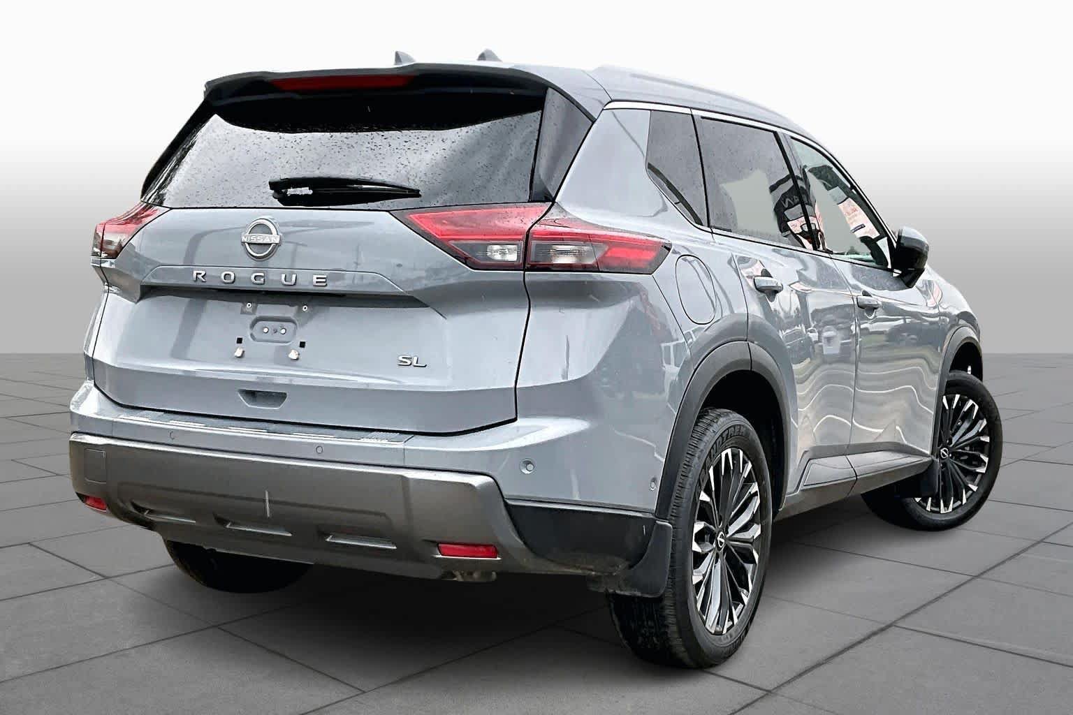 Used 2025 Nissan Rogue SL w/ Tech Package FWD image 13