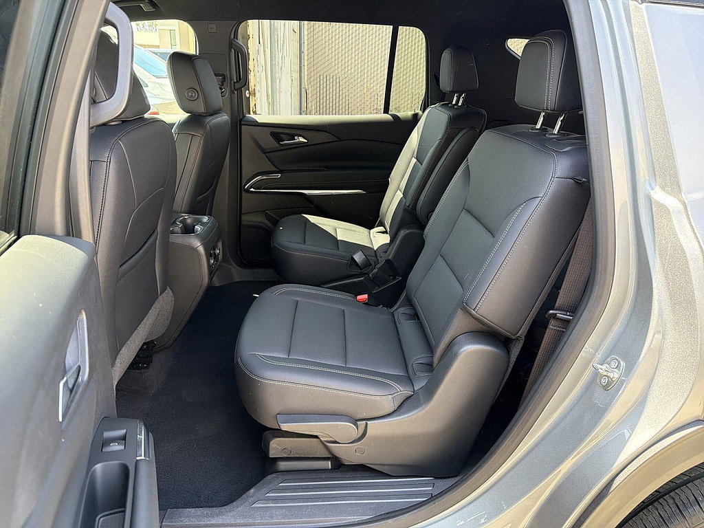 Used 2025 Chevrolet Traverse LT AWD/4WD image 24