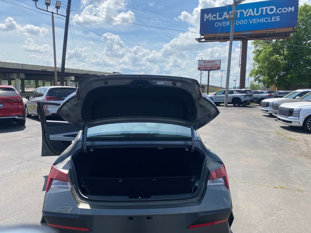 Used 2025 Hyundai Elantra Limited FWD image 26