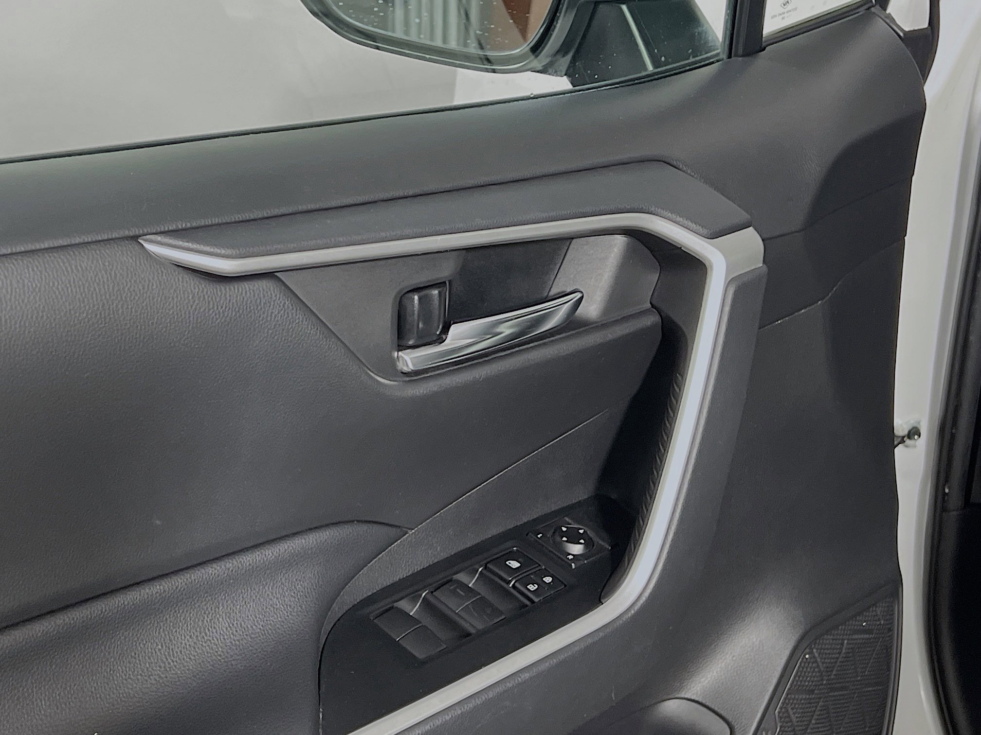 Used 2021 Toyota RAV4 XLE image 17