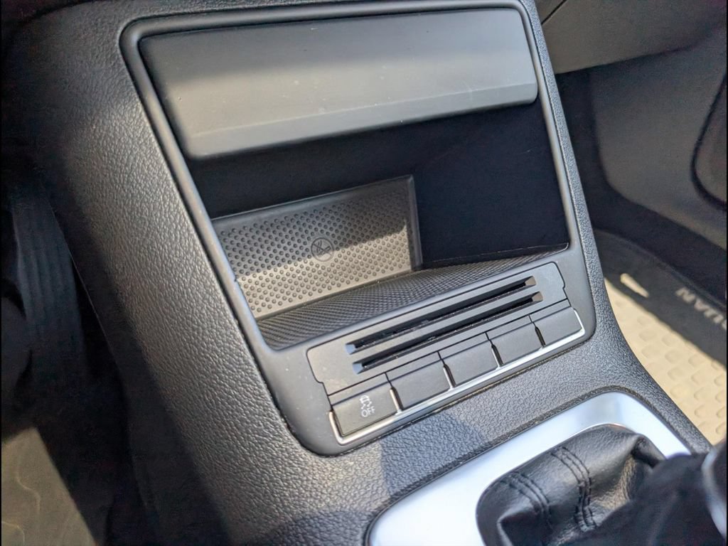 Used 2012 Volkswagen Tiguan LE FWD image 17