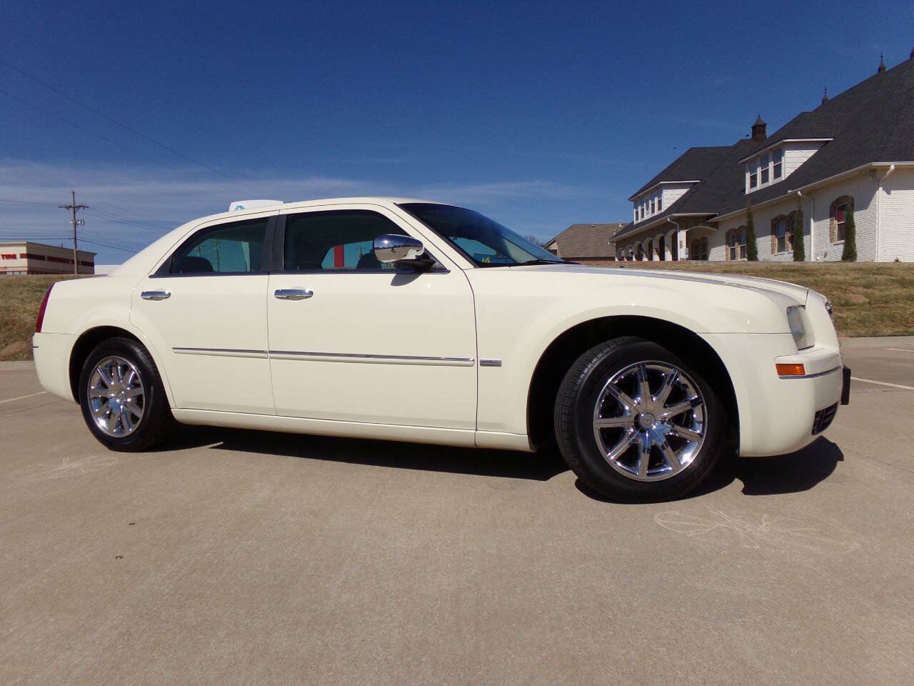 Used 2010 Chrysler 300 Touring RWD image 13