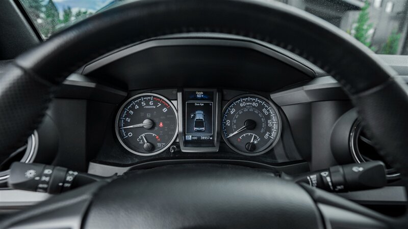 Used 2022 Toyota Tacoma TRD Off-Road w/ Technology Package RWD image 31