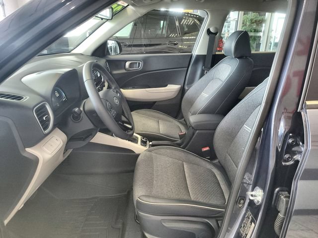 Used 2025 Hyundai Venue Limited FWD image 12