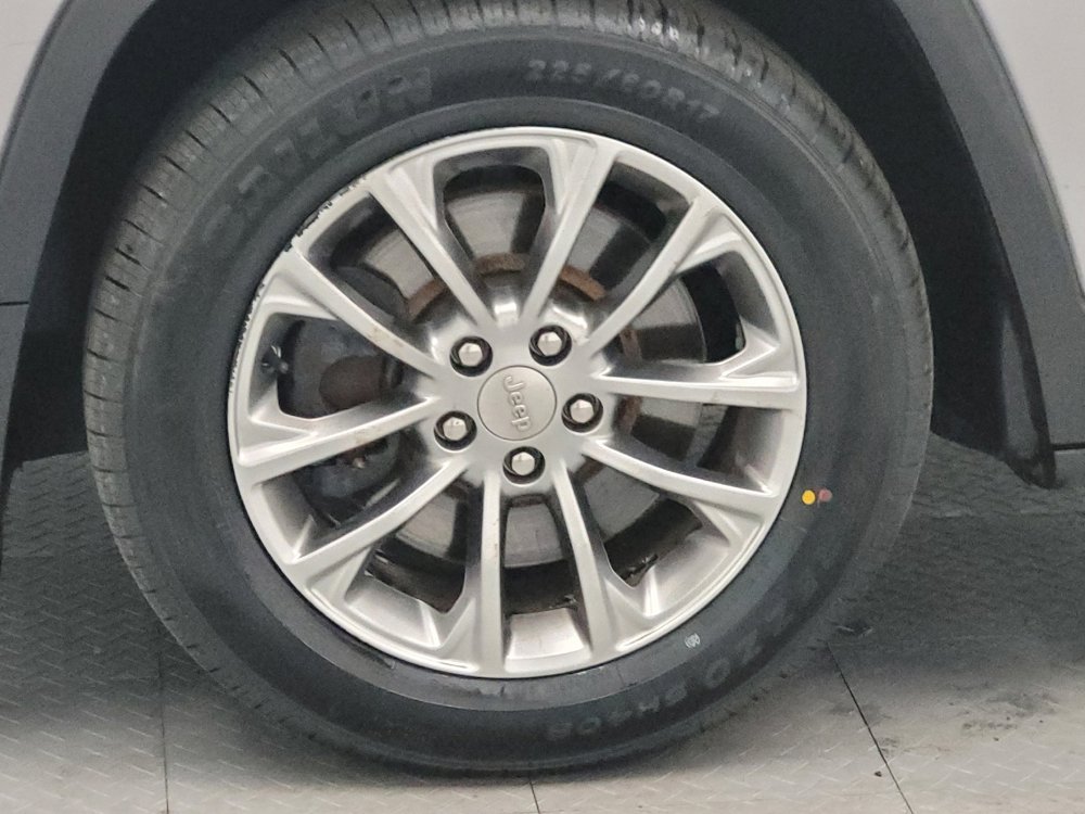 Used 2019 Jeep Cherokee Latitude Plus image 31