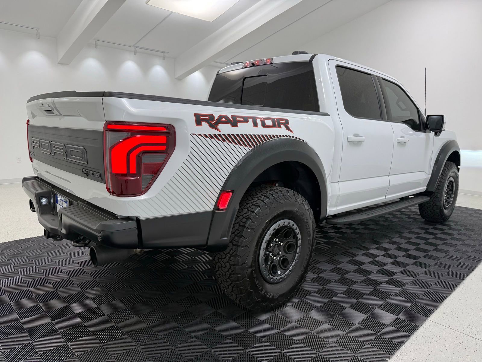 Used 2025 Ford F150 Raptor AWD/4WD image 7