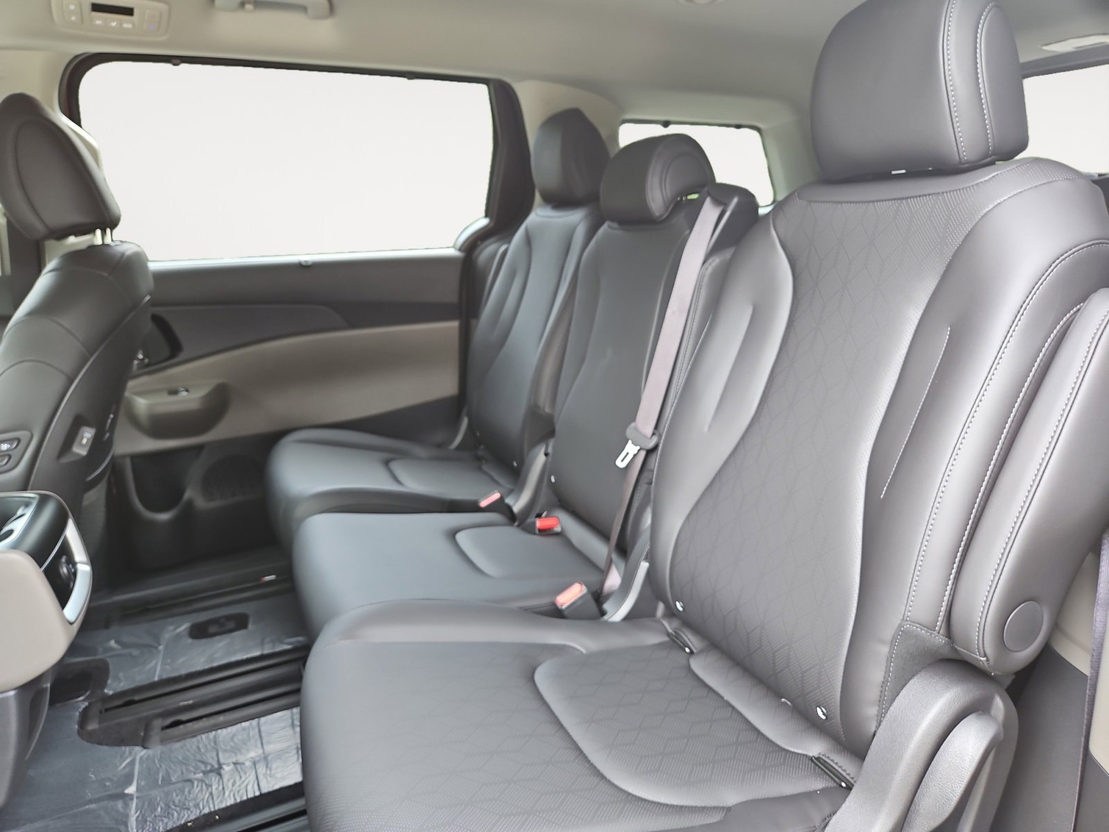 New 2026 Kia Carnival EX image 13