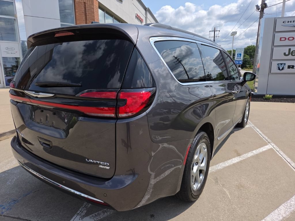Certified 2023 Chrysler Pacifica Limited w/ Uconnect Theater Family Group AWD/4WD image 10