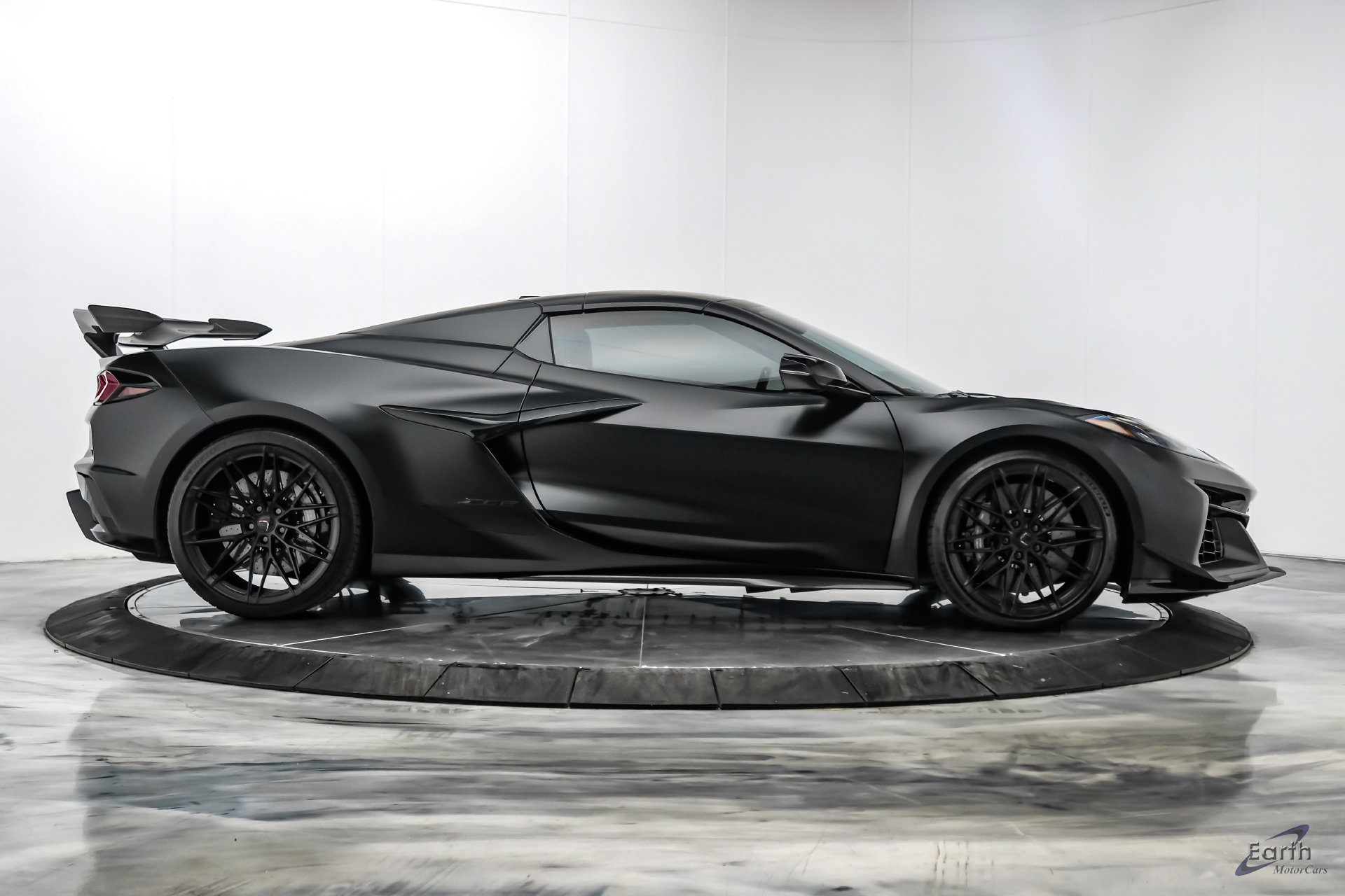 Used 2024 Chevrolet Corvette Z06 w/ Z07 Performance Package RWD image 25