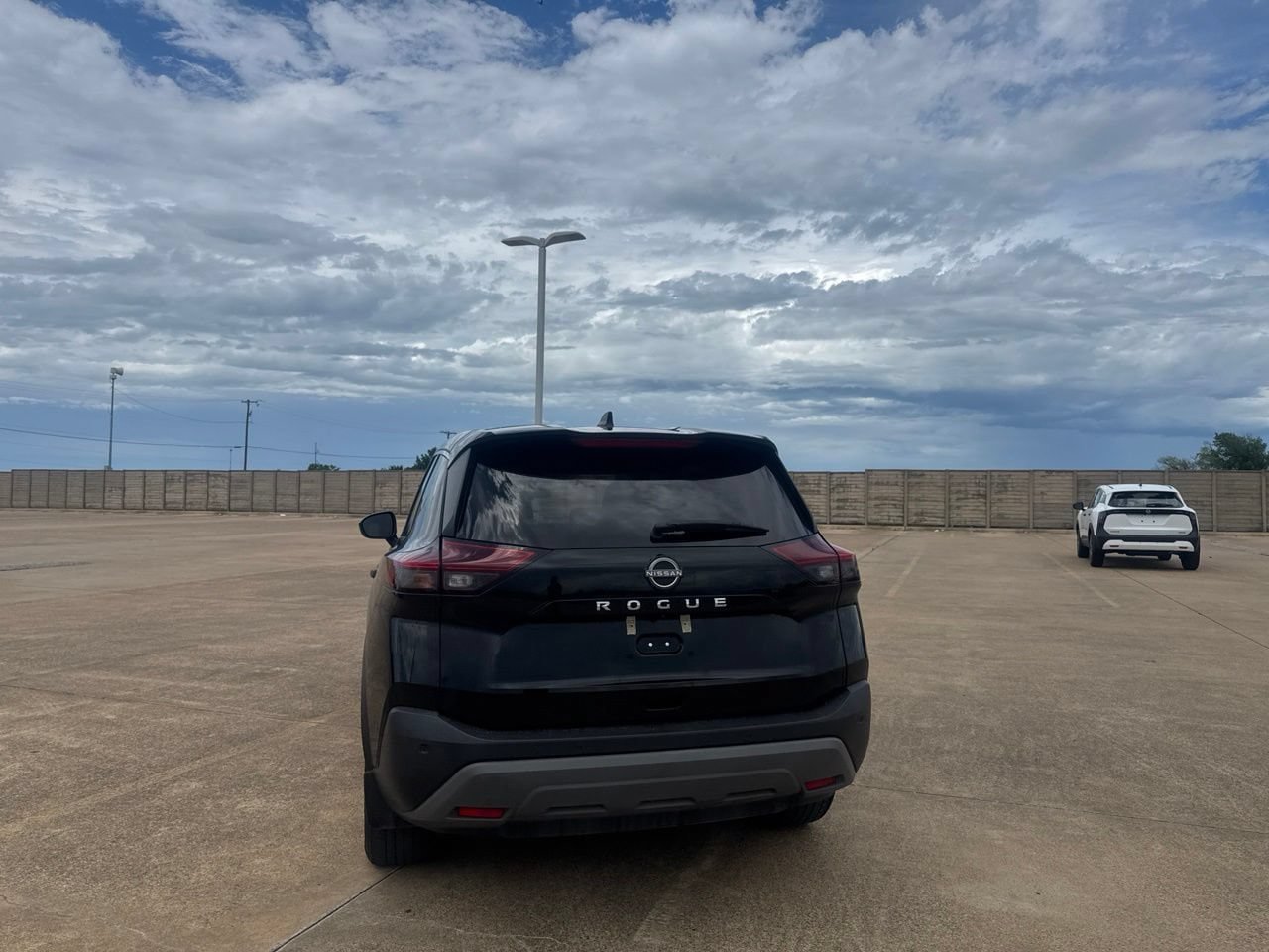 Used 2023 Nissan Rogue S FWD image 18