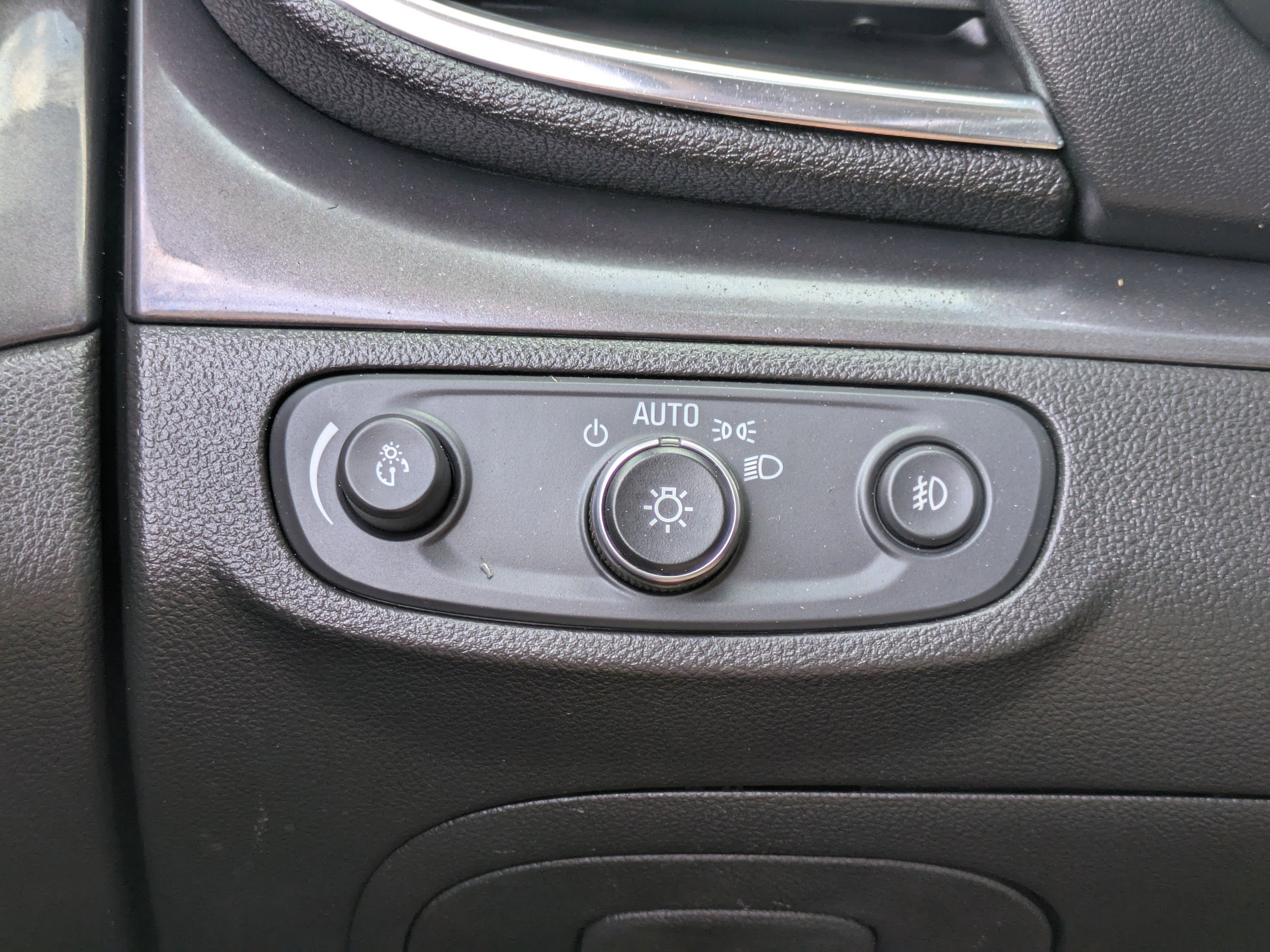 Used 2020 Buick Encore Essence FWD image 19