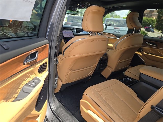New 2025 Jeep Grand Cherokee L Summit image 5
