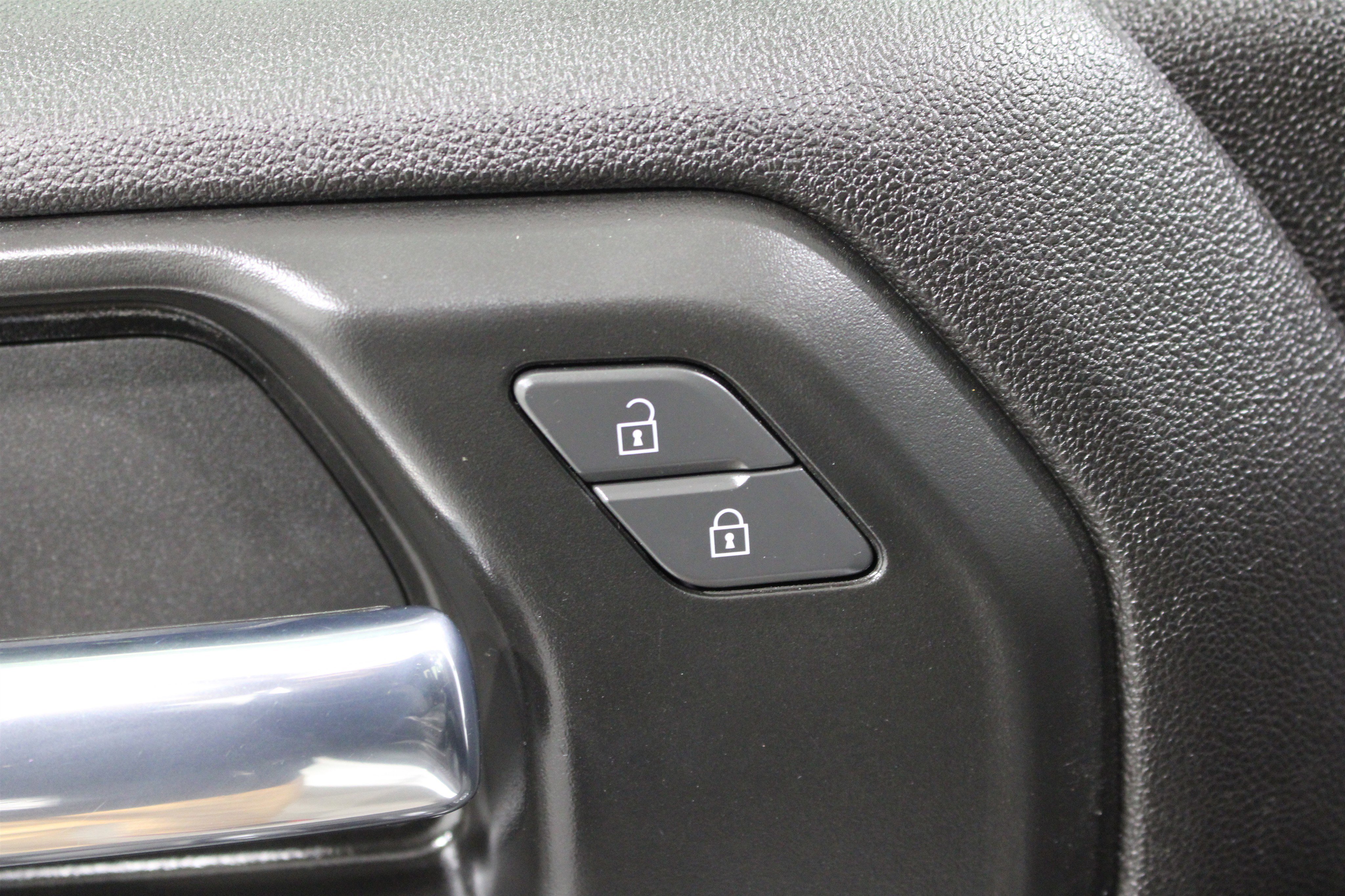 Used 2025 Chevrolet Silverado 2500 Custom w/ Custom Convenience Package AWD/4WD image 8