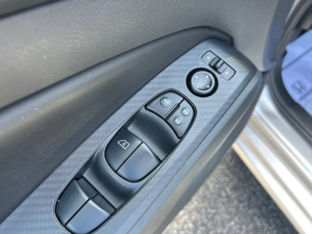 Used 2025 Nissan Altima 2.5 SV FWD image 14