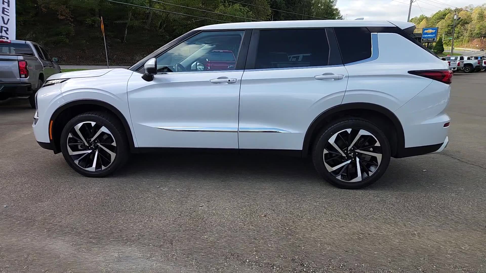 Used 2022 Mitsubishi Outlander SE image 6