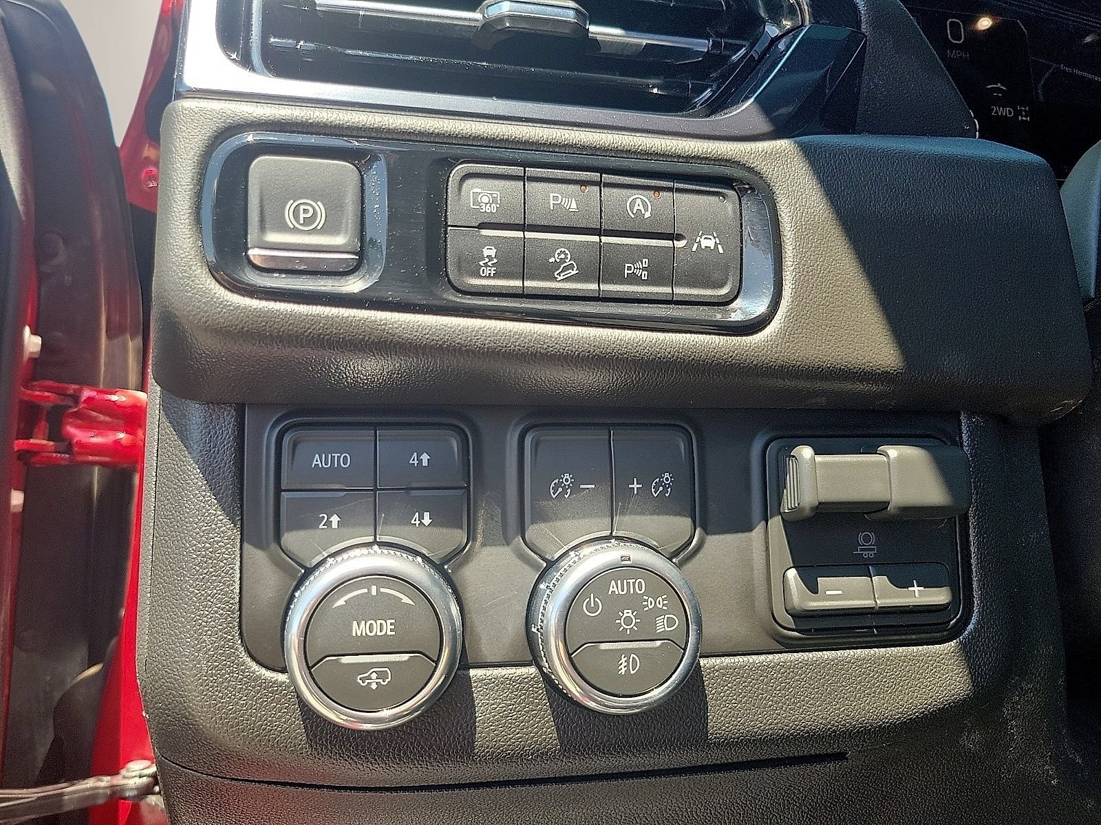 Used 2026 GMC Yukon AT4 w/ AT4 Premium Plus Package AWD/4WD image 16
