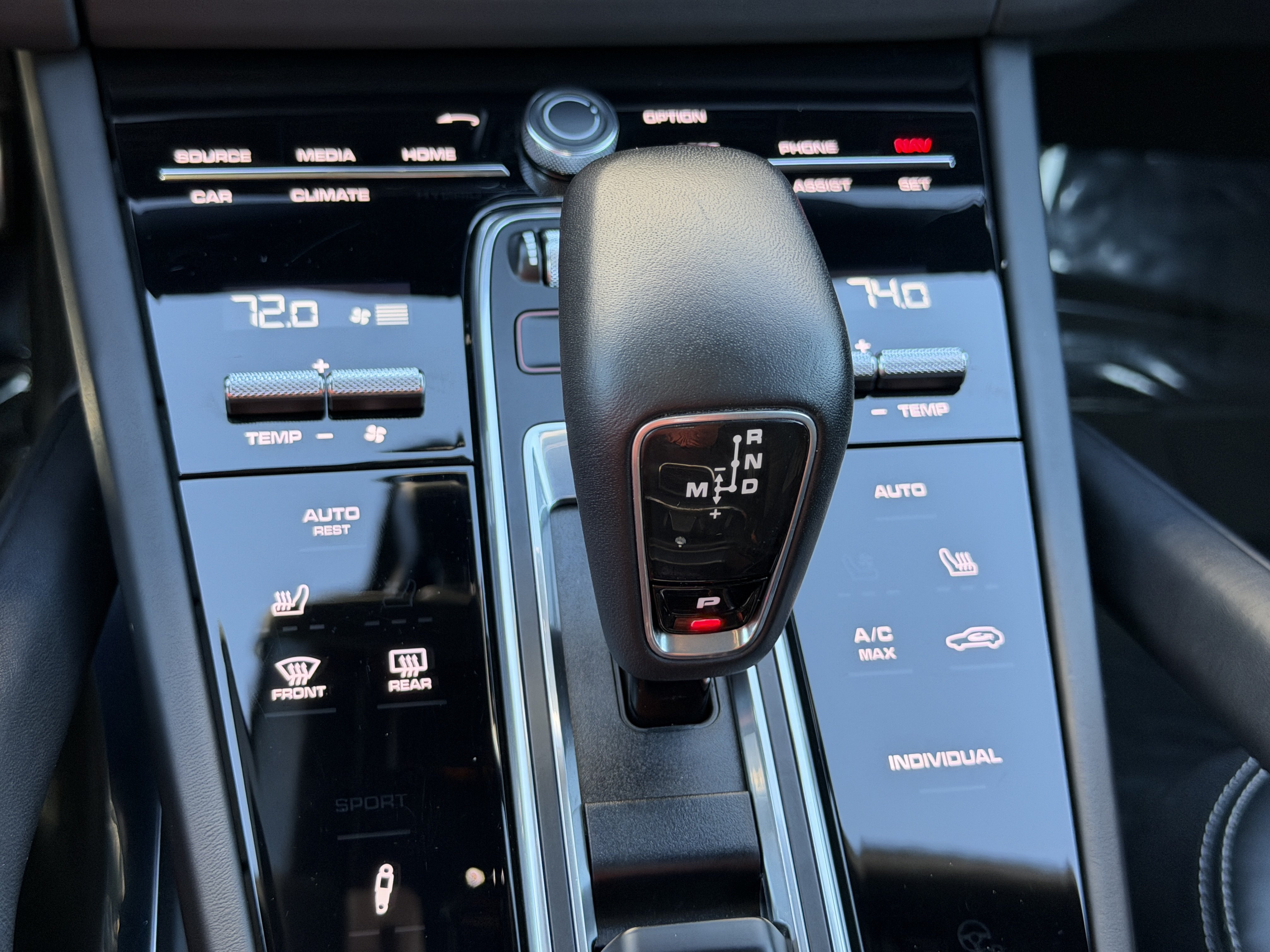Certified 2022 Porsche Cayenne Turbo S AWD/4WD image 32