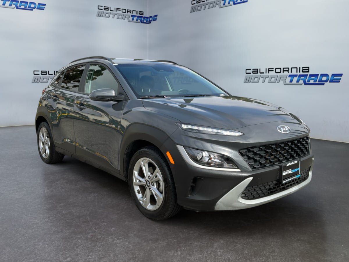 Used 2023 Hyundai Kona SEL w/ Cargo Package FWD image 3