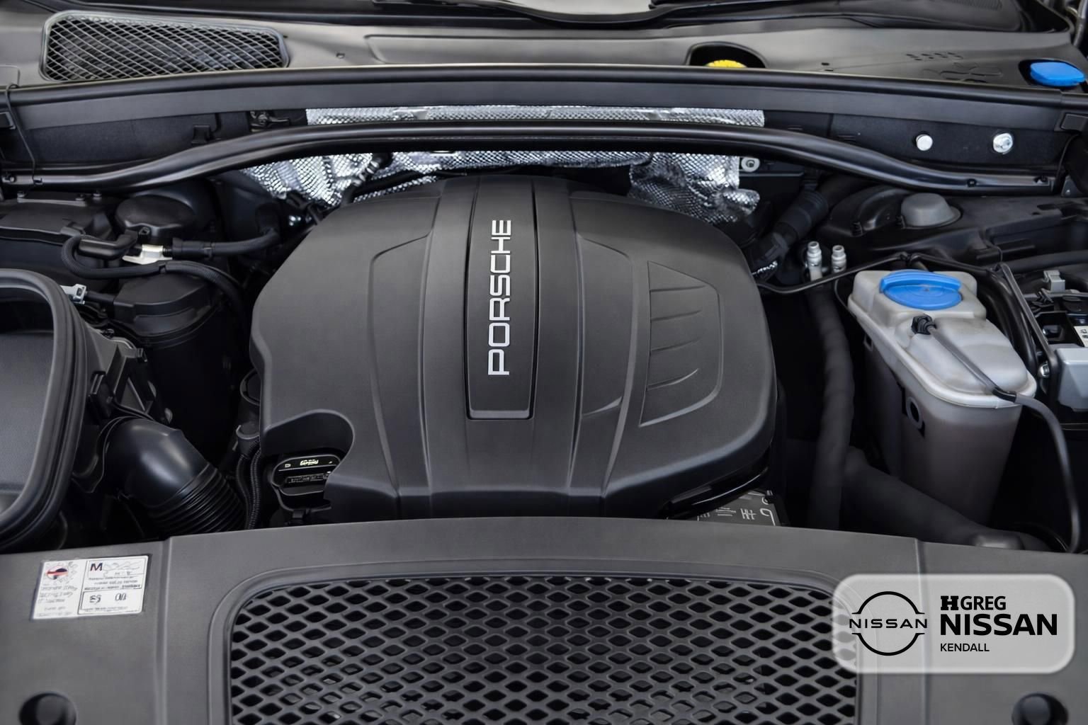 Used 2018 Porsche Macan AWD/4WD image 14