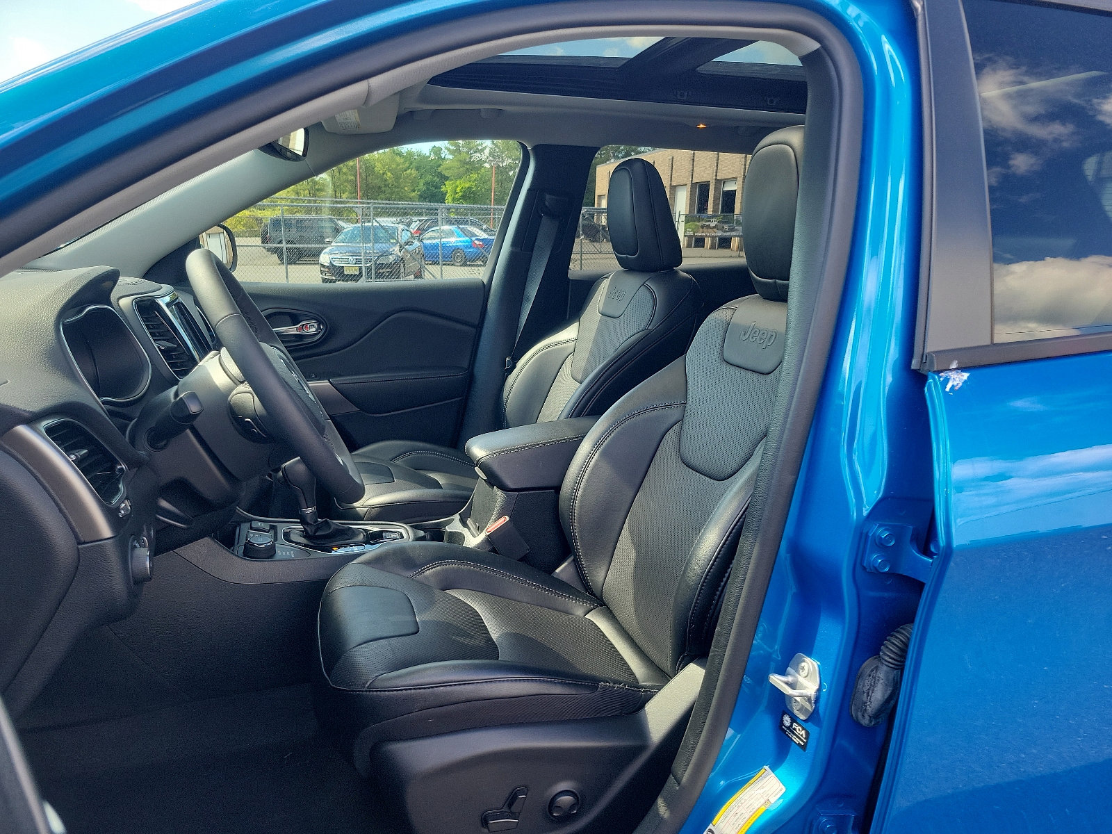 Certified 2022 Jeep Cherokee Limited image 13