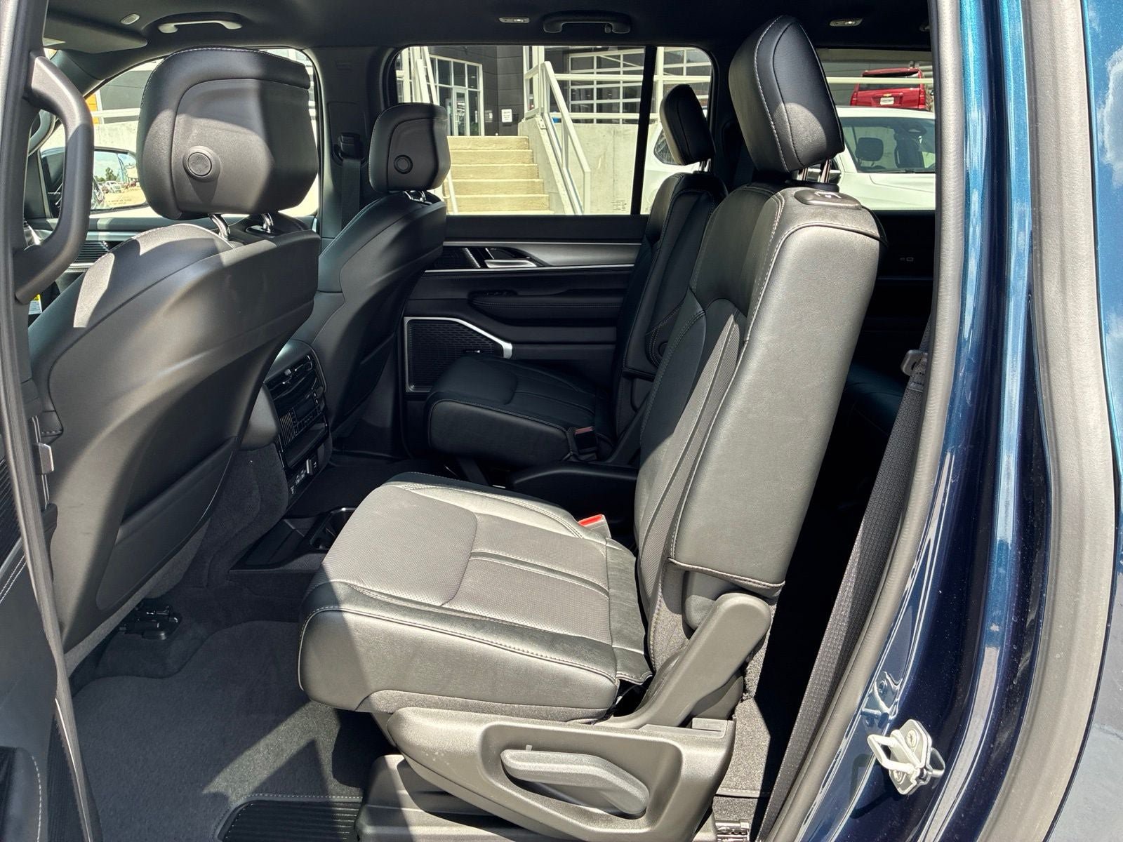 New 2026 Jeep Grand Wagoneer L Limited AWD/4WD image 17