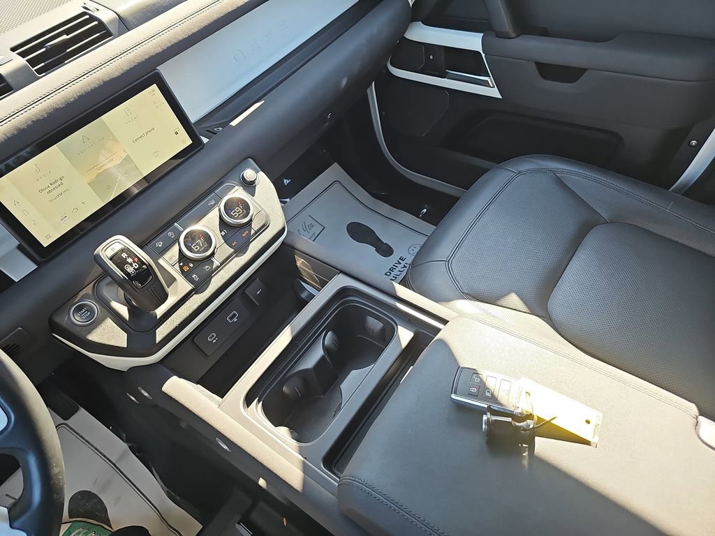 Used 2023 Land Rover Defender 110 S image 30