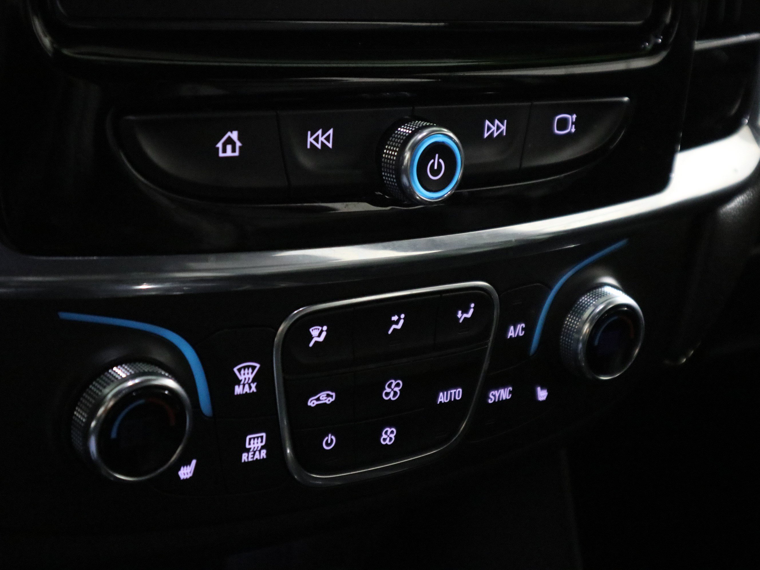 Used 2023 Chevrolet Traverse LT FWD image 27