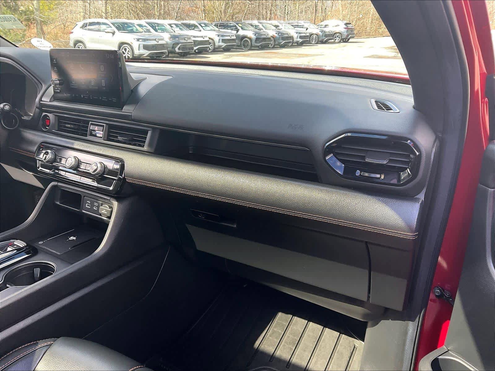 Used 2025 Honda Pilot TrailSport image 13