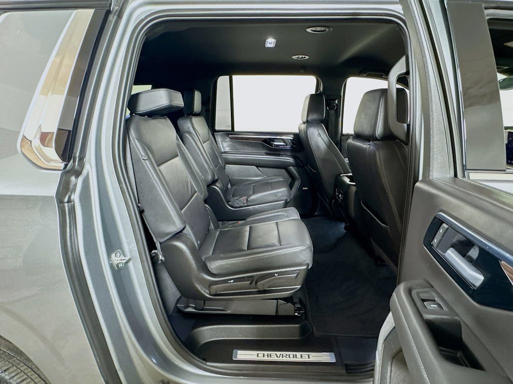 Used 2026 Chevrolet Suburban LT w/ Comfort Package AWD/4WD image 27