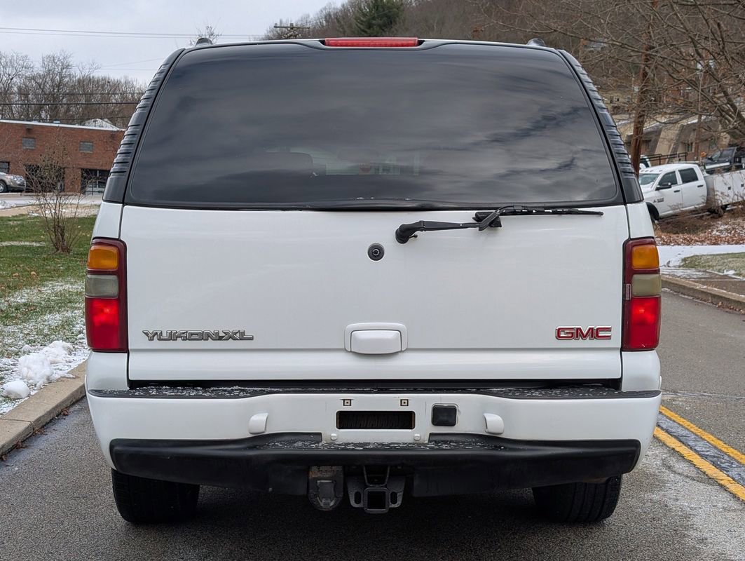 Used 2003 GMC Yukon XL Denali image 7